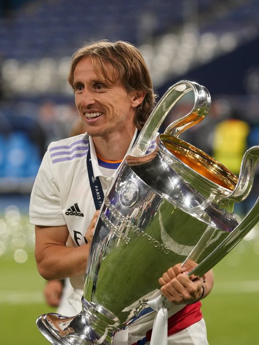 美记：相比选秀权雄鹿更想用字母换成名球星，比如特雷·杨