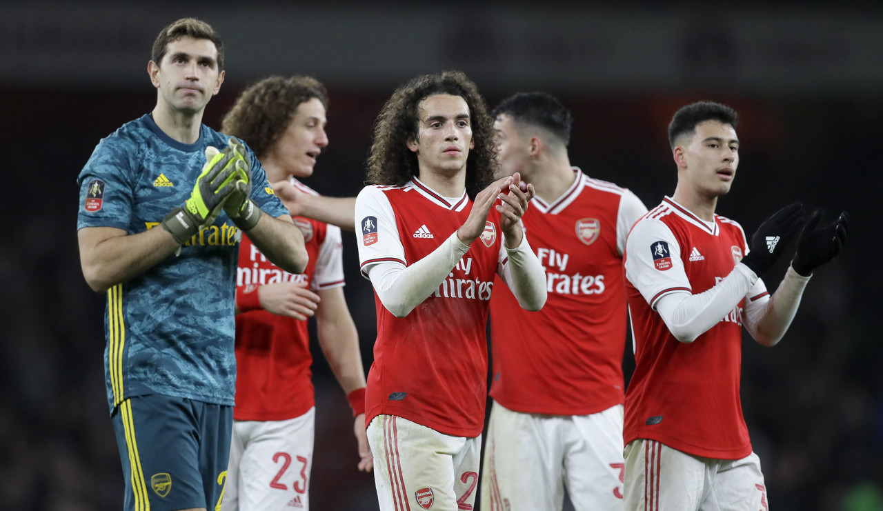 曼联红魔主场零封狼队