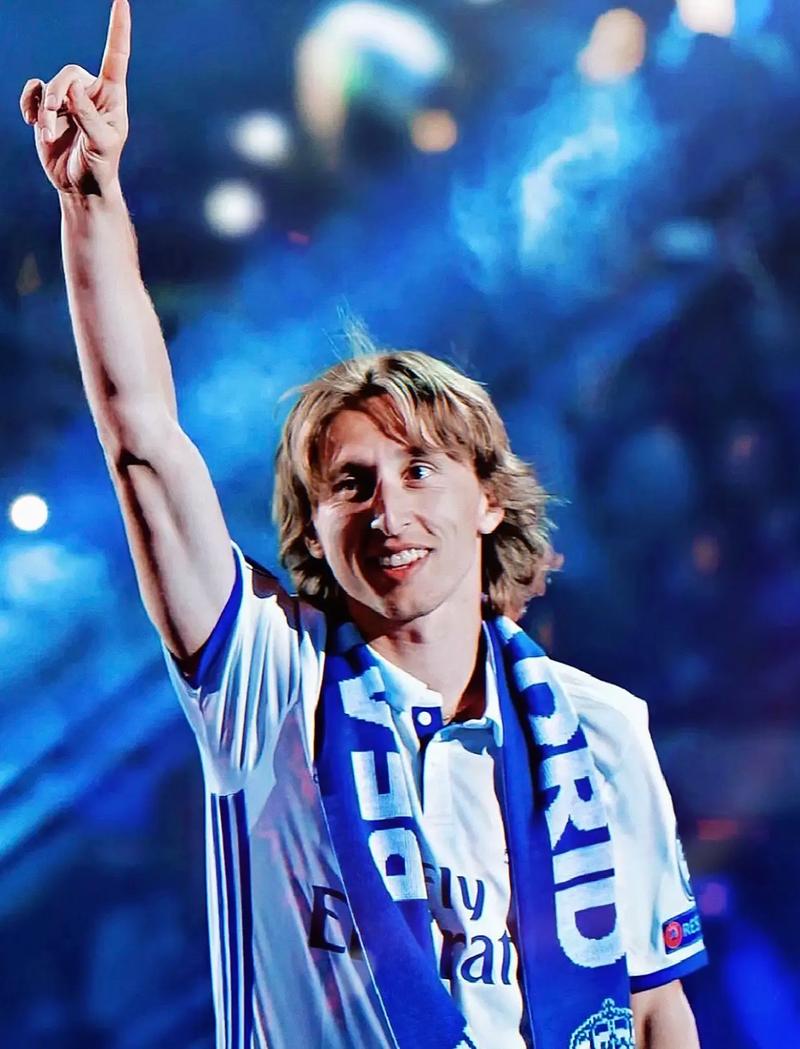 西甲半场：伦布雷拉斯闪击，亚马尔破门，巴萨2-1阿拉维斯