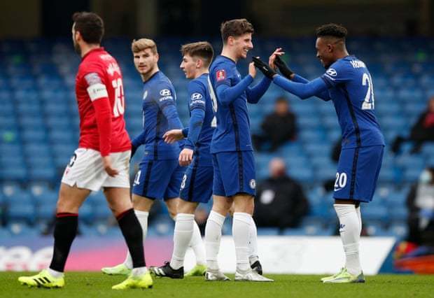 第三次犯规！杨瀚森次节继续率先登场防守送出犯规