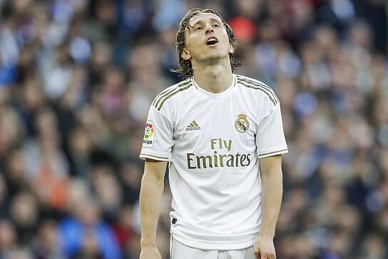 法国客场3-1逆转阿塞拜疆，马特塔、阿克利乌什破门，古斯托两助攻